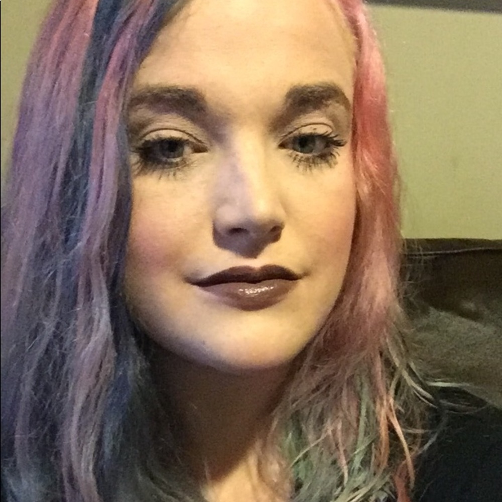 Meet Your Posher! -Nikole Elizabeth Ball